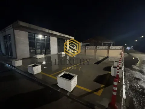 Poslovni prostor in Tološi