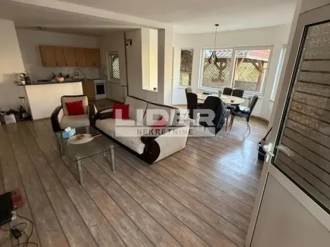 Izdavanje, kuća, 190m², Ledine, Beograd - image 16