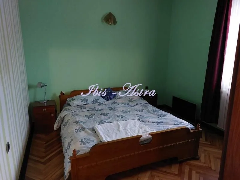 Rent, three bedroom apartment, 75m², Vračar Sve Podlokacije, Beograd