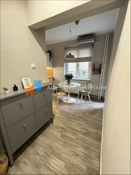 Izdavanje, jednosoban stan, 50m², Stari Grad, Beograd