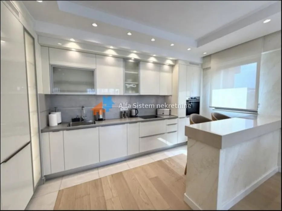 Rent, four bedroom apartment, 122m², Savski Venac, Beograd