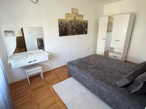 Izdavanje, jednosoban stan, 45m², Zlatica, Podgorica - image 1