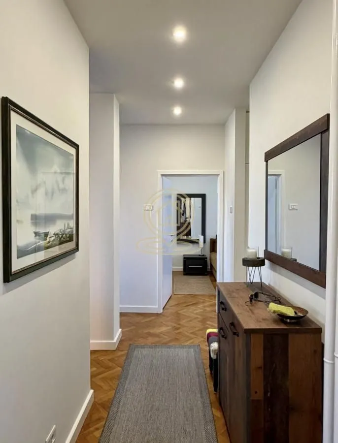 Izdavanje, trosoban stan, 87m², Vračar Sve Podlokacije, Beograd