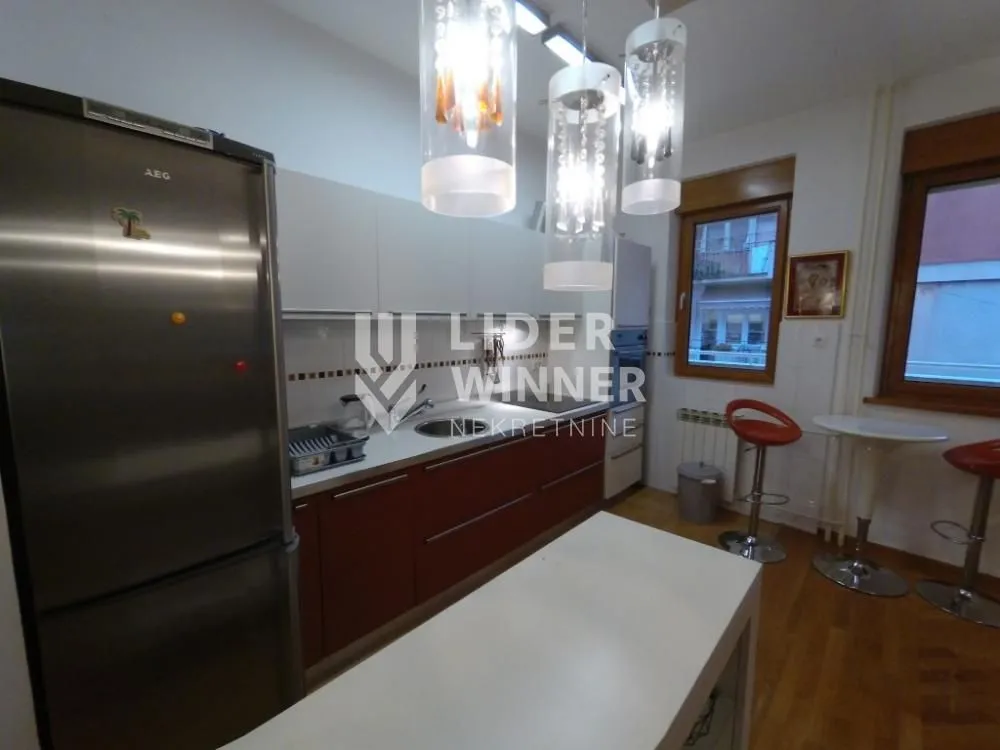 Rent, two bedroom apartment, 78m², Kalenić Pijaca, Vračar Sve Podlokacije