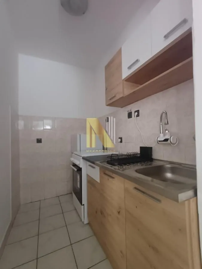 Izdavanje, dvosoban stan, 41m², Bulevar Oslobodjenja, Novi Sad Sve Podlokacije
