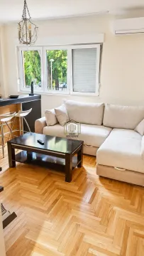 Izdavanje, dvosoban stan, 57m², Momišići, Podgorica - image 1