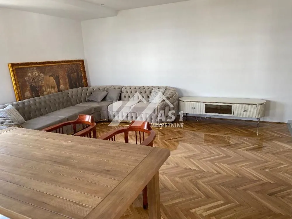 Izdavanje, četvorosoban stan, 100m², Bulevar Evrope, Novi Sad Sve Podlokacije