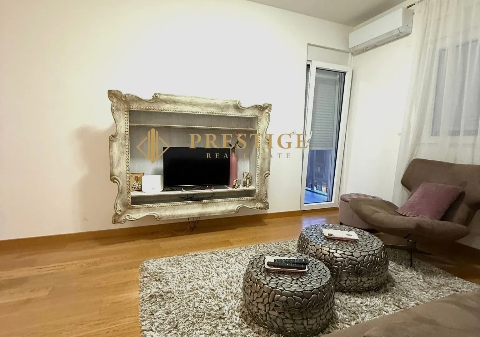 Izdavanje, jednosoban stan, 45m², City Kvart, Podgorica