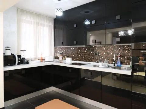 Izdavanje, četvorosoban stan, 178m², City Kvart, Podgorica - image 4