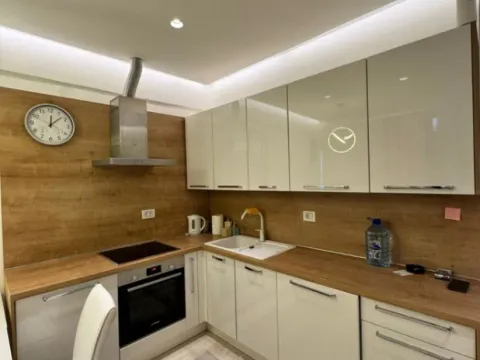 Izdavanje, dvosoban stan, 48m², Budva, Crna Gora