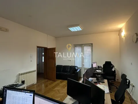 Izdavanje, kuća, 360m², Momišići, Podgorica - image 5