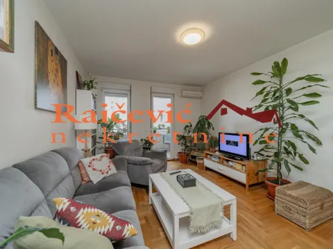 Prodaja, trosoban stan, 82m², Vračar, Šid