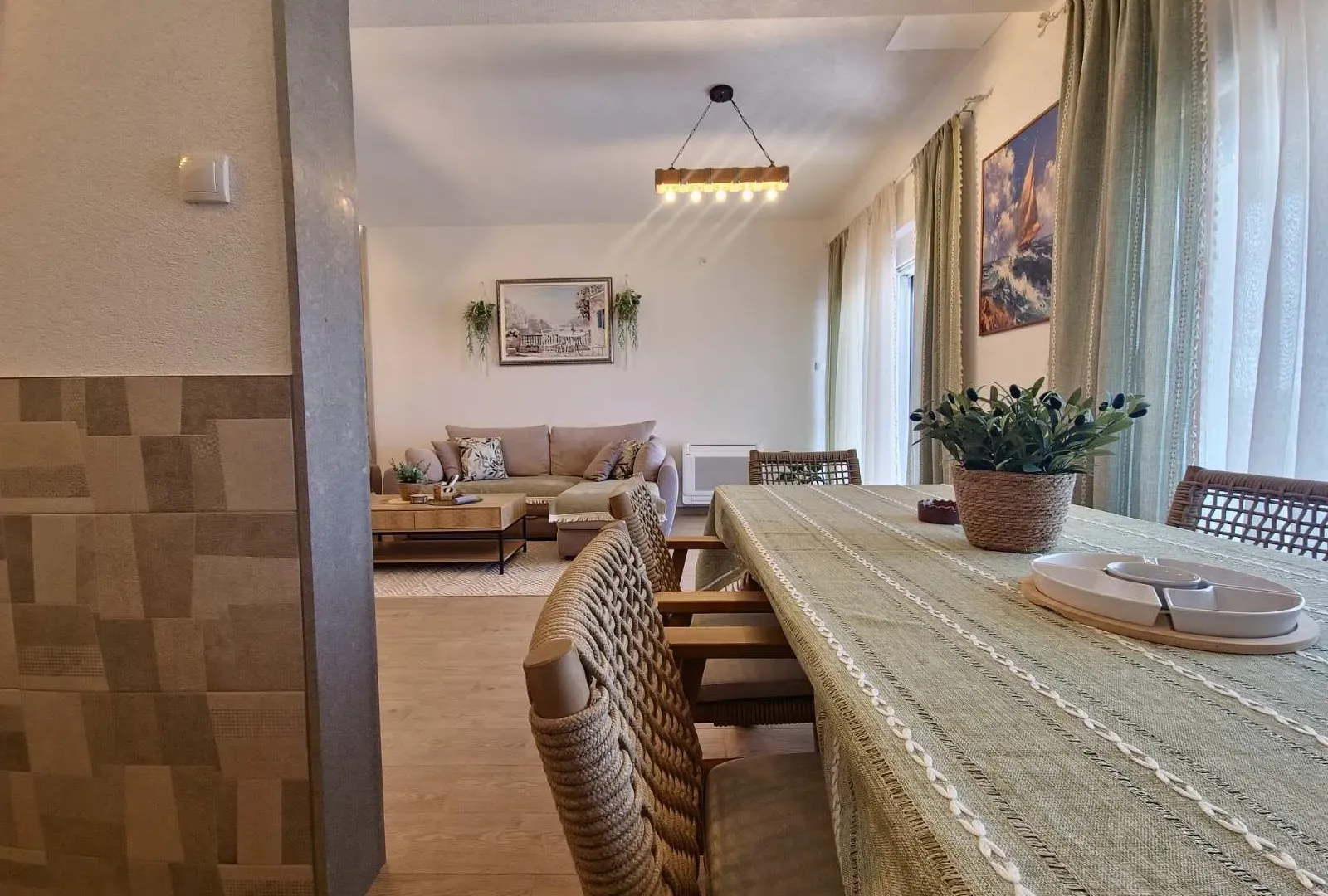 Izdavanje, kuća, 110m², Krimovica, Kotor