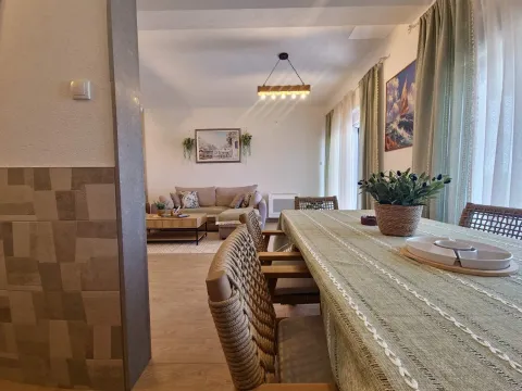 Izdavanje, kuća, 110m², Krimovica, Kotor - image 13