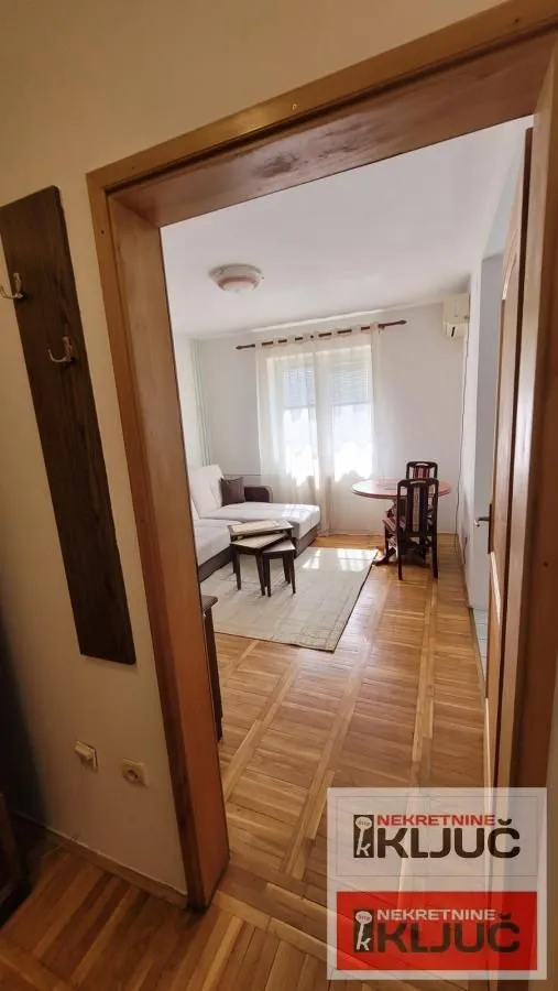 Izdavanje, jednosoban stan, 26m², Bulevar Oslobodjenja, Novi Sad Sve Podlokacije