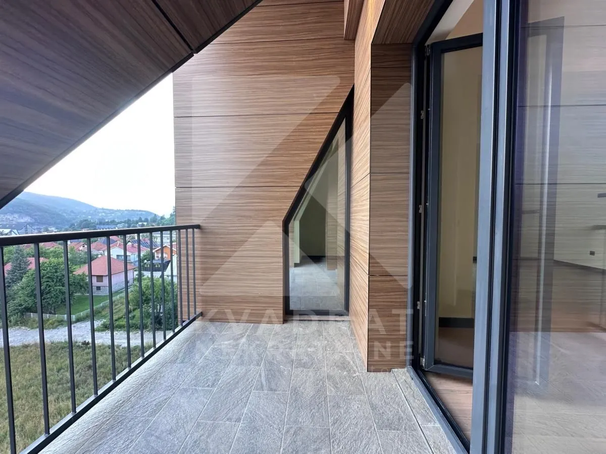 Prodaja, četvorosoban stan, 107m², Centar, Kolašin