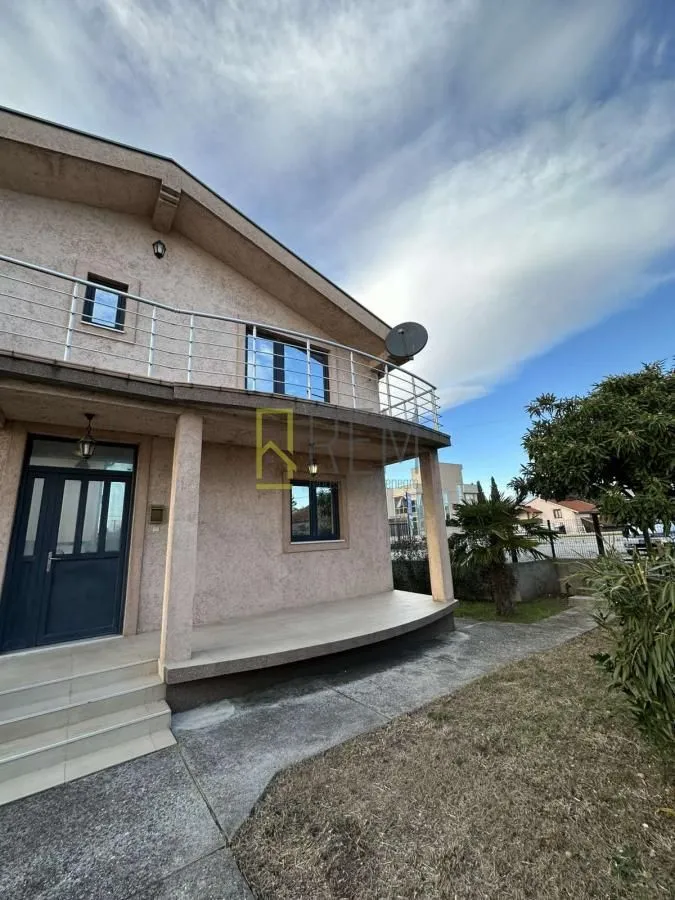 Izdavanje, kuća, 170m², Gornja Gorica, Podgorica