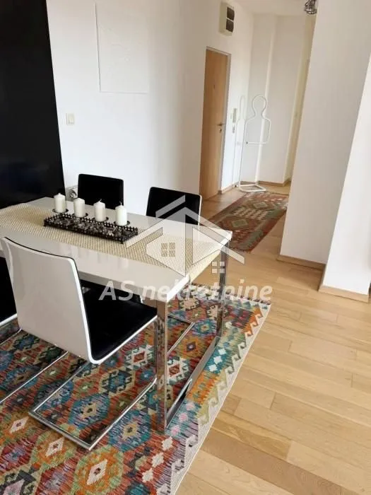 Izdavanje, trosoban stan, 73m², Vračar Sve Podlokacije, Beograd