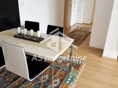 Izdavanje, trosoban stan, 73m², Vračar Sve Podlokacije, Beograd - image 14