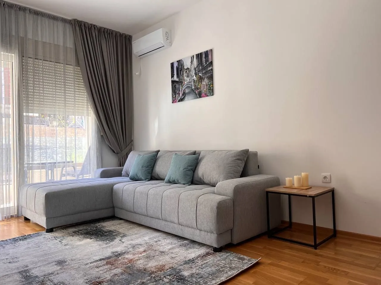 Rent, two bedroom apartment, 65m², Bečići, Budva