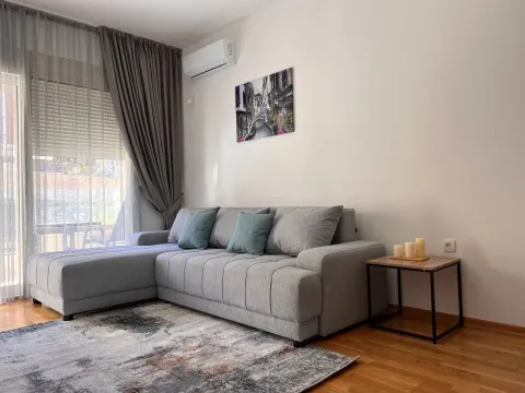 Rent, two bedroom apartment, 65m², Bečići, Budva - image 4