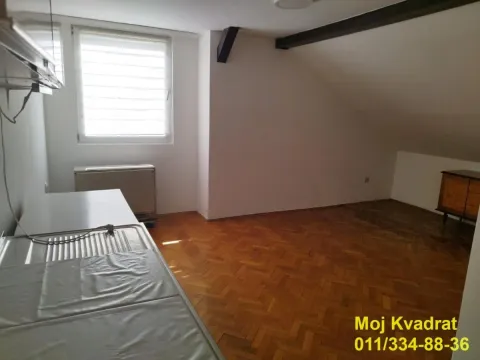 Smaller kitchen with parquet flooring and sloped ceiling in the attic. - image 7