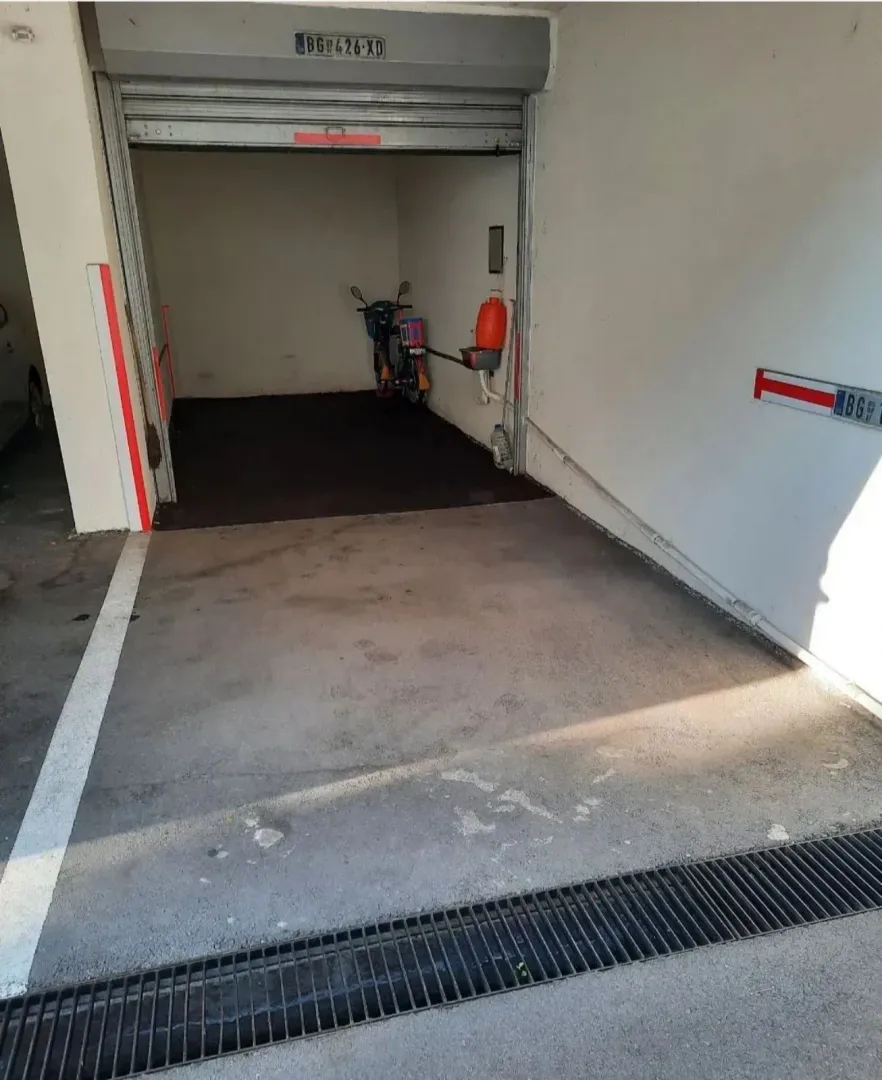 Sale, parking/garage, 24m², Zemun Cara Dušana, Zemun Sve Podlokacije