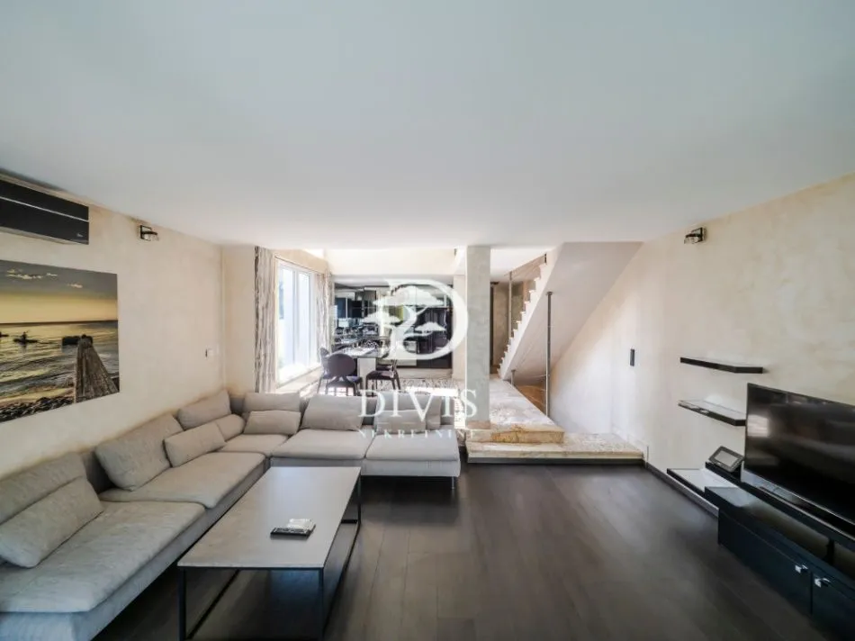 Prodaja, kuća, 209m², Kanarevo Brdo, Beograd