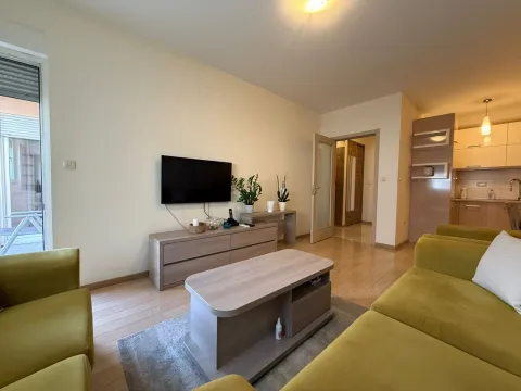 Prodaja, dvosoban stan, 72m², City Kvart, Podgorica - image 2