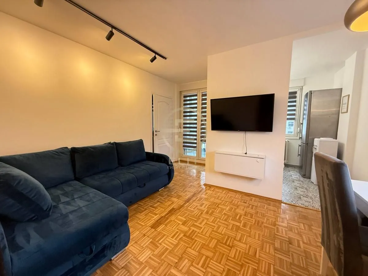 Rent, two bedroom apartment, 40m², Bulevar Oslobodjenja, Novi Sad Sve Podlokacije