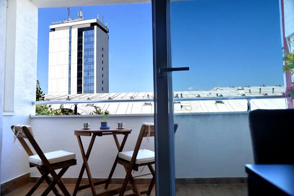 Izdavanje, trosoban stan, 61m², Centar, Niš