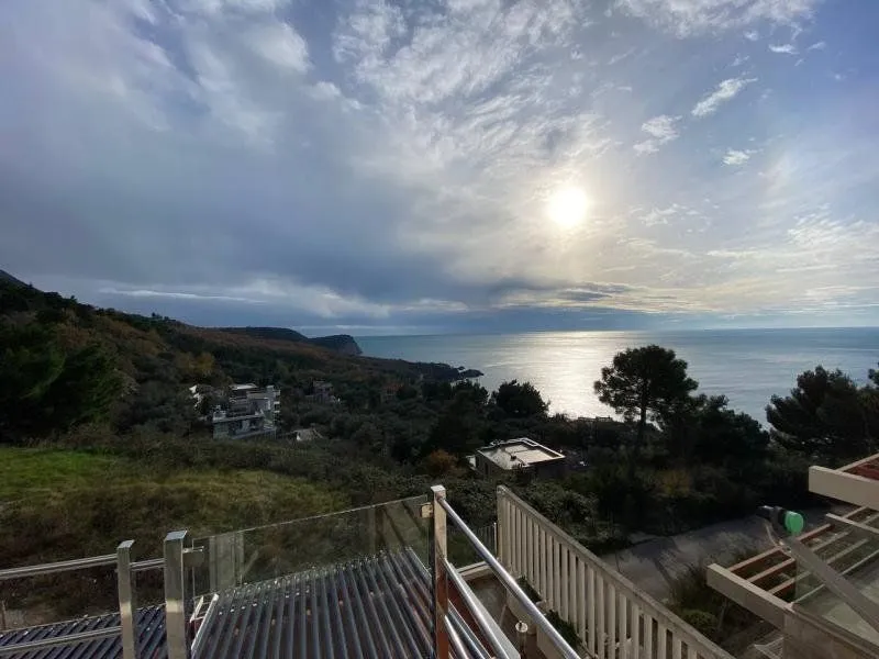 Prodaja, trosoban stan, 116m², Crvena Glavica, Budva