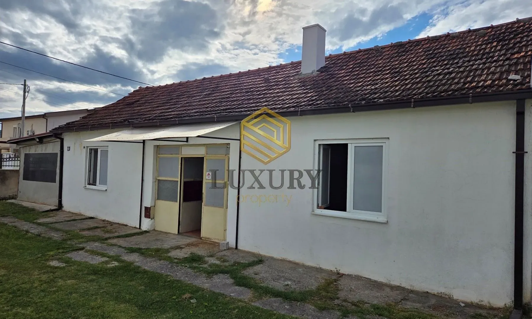 Izdavanje, dvosoban stan, 90m², Gornja Gorica, Podgorica
