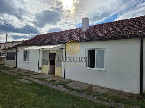 Izdavanje, dvosoban stan, 90m², Gornja Gorica, Podgorica - image 1