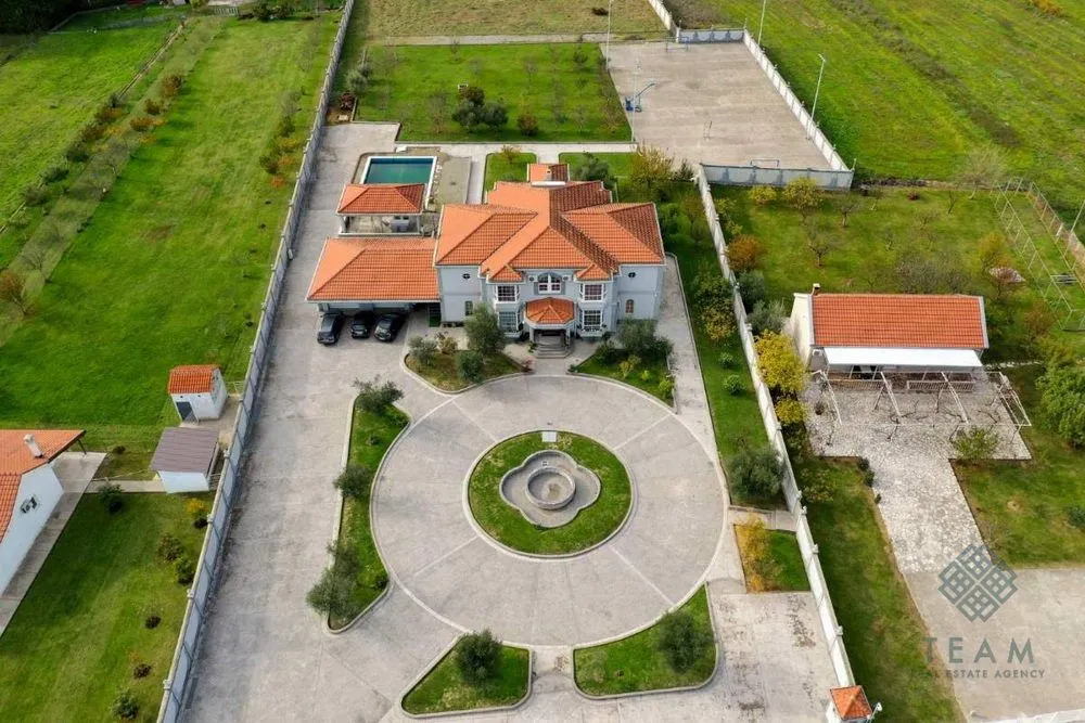 Prodaja, kuća, 560m², Podgorica, Crna Gora