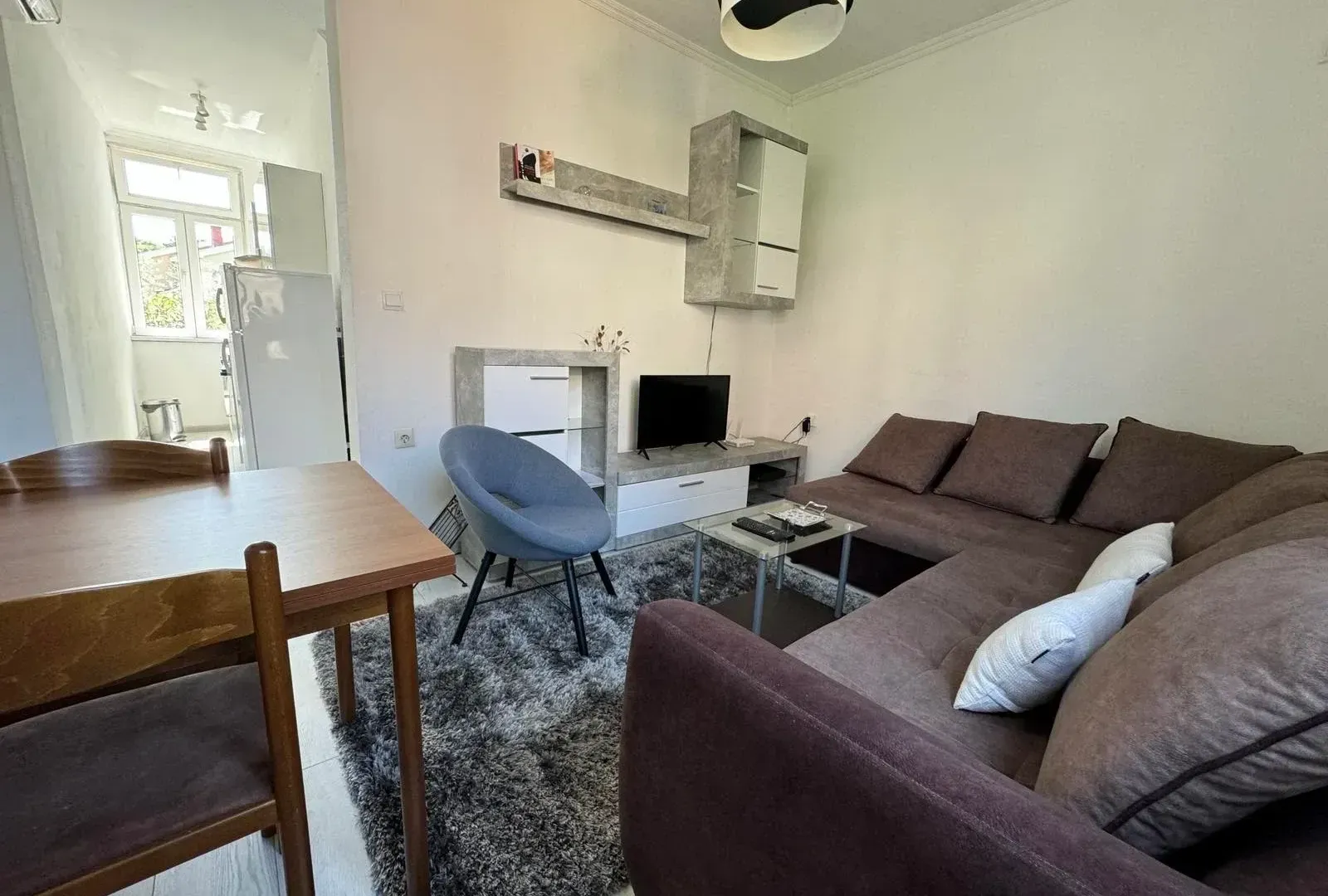 Izdavanje, stan, 40m², Tivat, Crna Gora