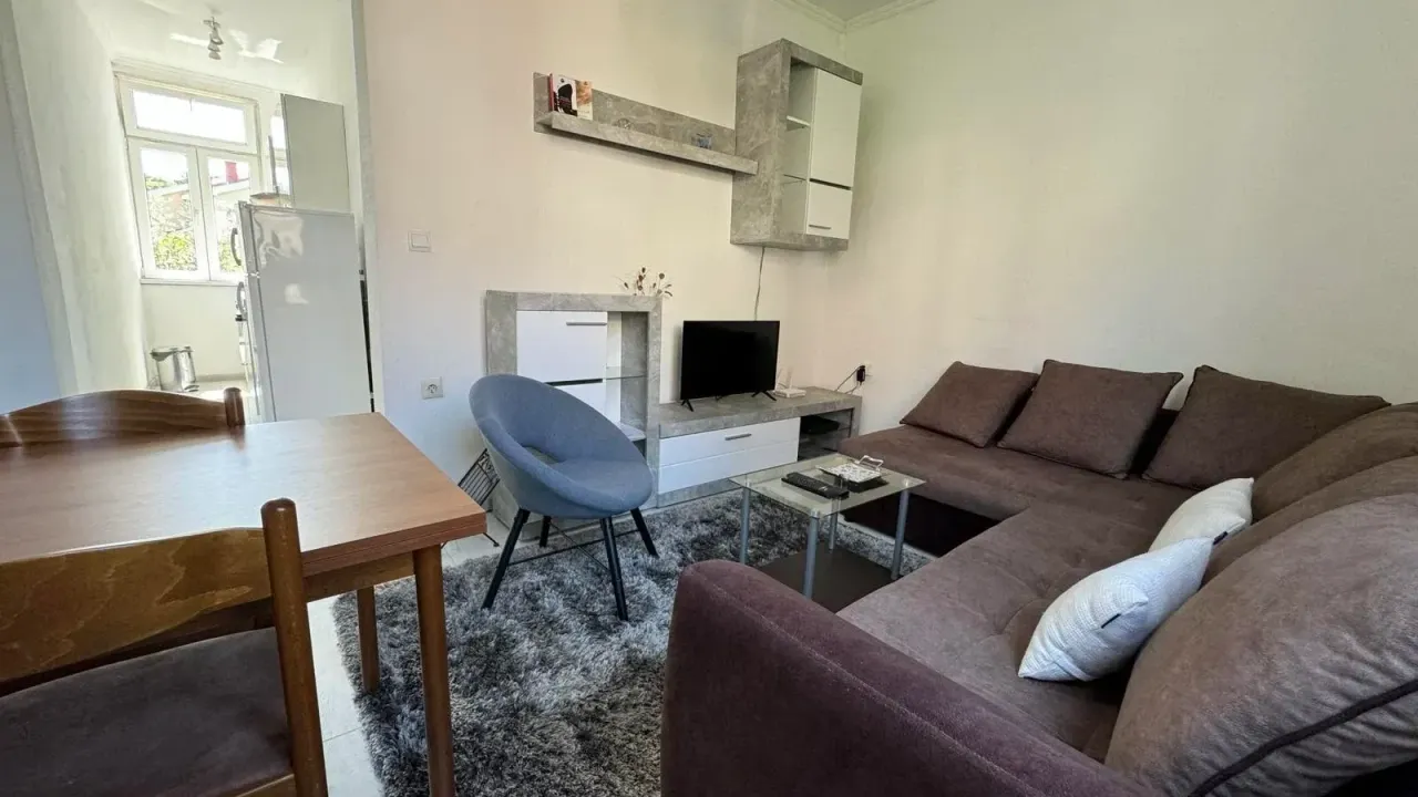 Izdavanje, stan, 40m², Tivat, Crna Gora