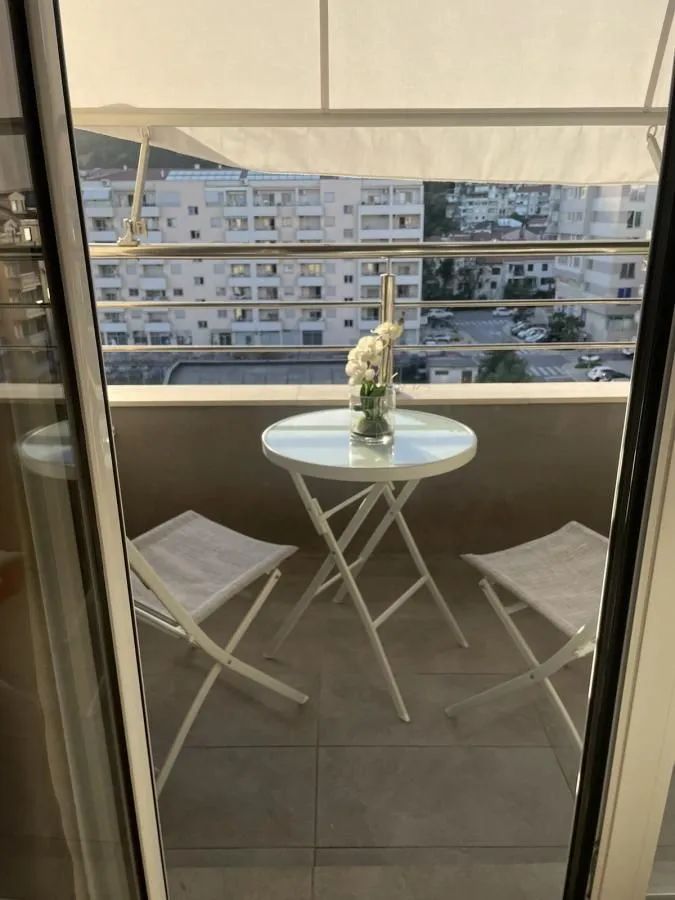 Prodaja, dvosoban stan, 64m², Budva, Crna Gora