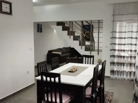 Izdavanje, dvosoban stan, 70m², Tivat, Crna Gora - image 3