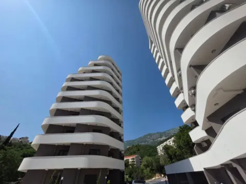 Stan-na-dan, jednosoban stan, 42m², Bečići, Budva - image 9