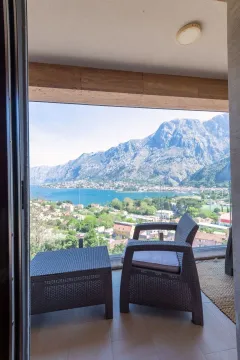 Rent, three bedroom apartment, 141m², Škaljari, Kotor - image 11