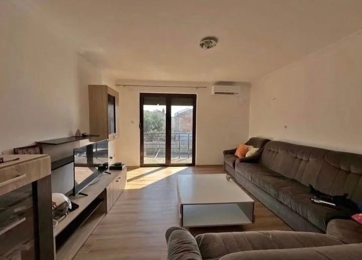 Izdavanje, dvosoban stan, 75m², Zagorič, Podgorica