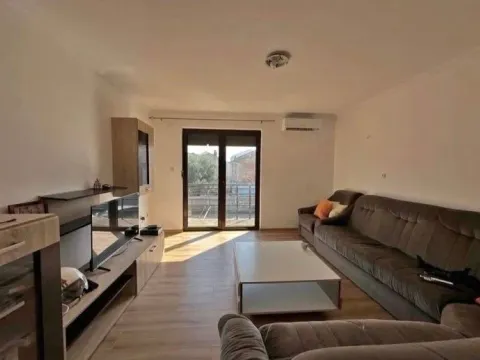 Izdavanje, dvosoban stan, 75m², Zagorič, Podgorica - image 2