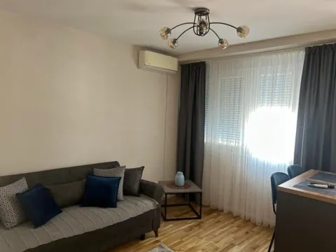 Izdavanje, jednosoban stan, 30m2, Centar, Tivat