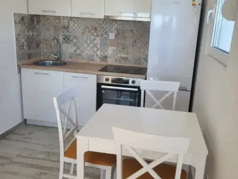 Izdavanje, dvosoban stan, 40m², Blok 5, Podgorica - image 7