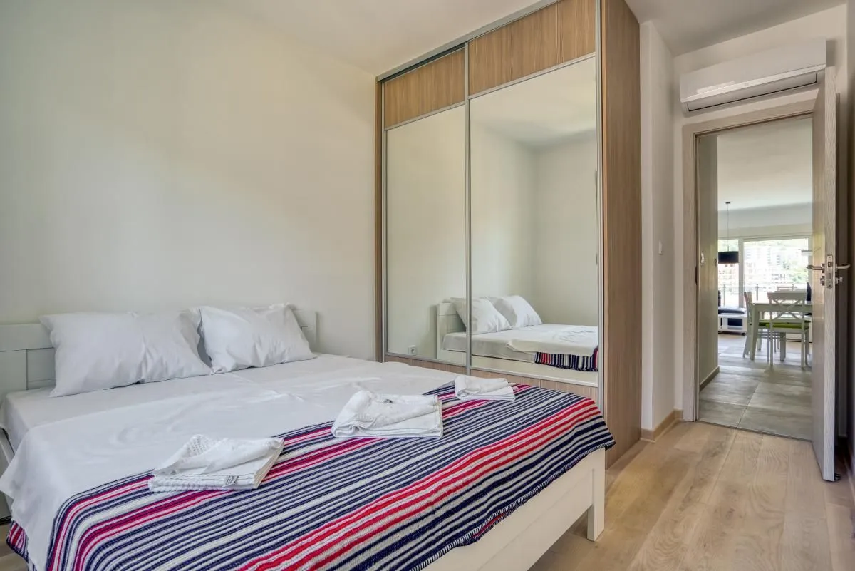 Rent, one bedroom apartment, 66m², Bečići, Budva