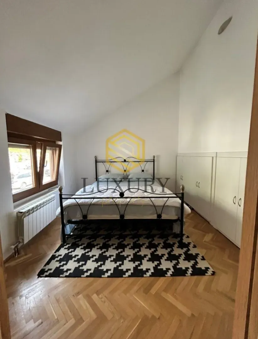 Izdavanje, kuća, 280m², Pod Goricom, Podgorica