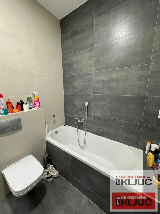 Prodaja, četvorosoban stan, 97m², Sajmište, Novi Sad