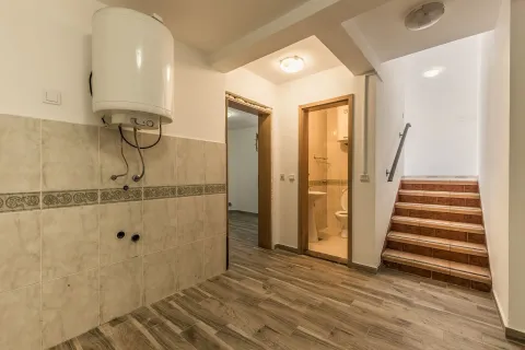 Rent, house, 370m², Zabjelo, Podgorica - image 22