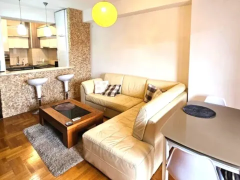 Izdavanje, jednosoban stan, 57m², City Kvart, Podgorica